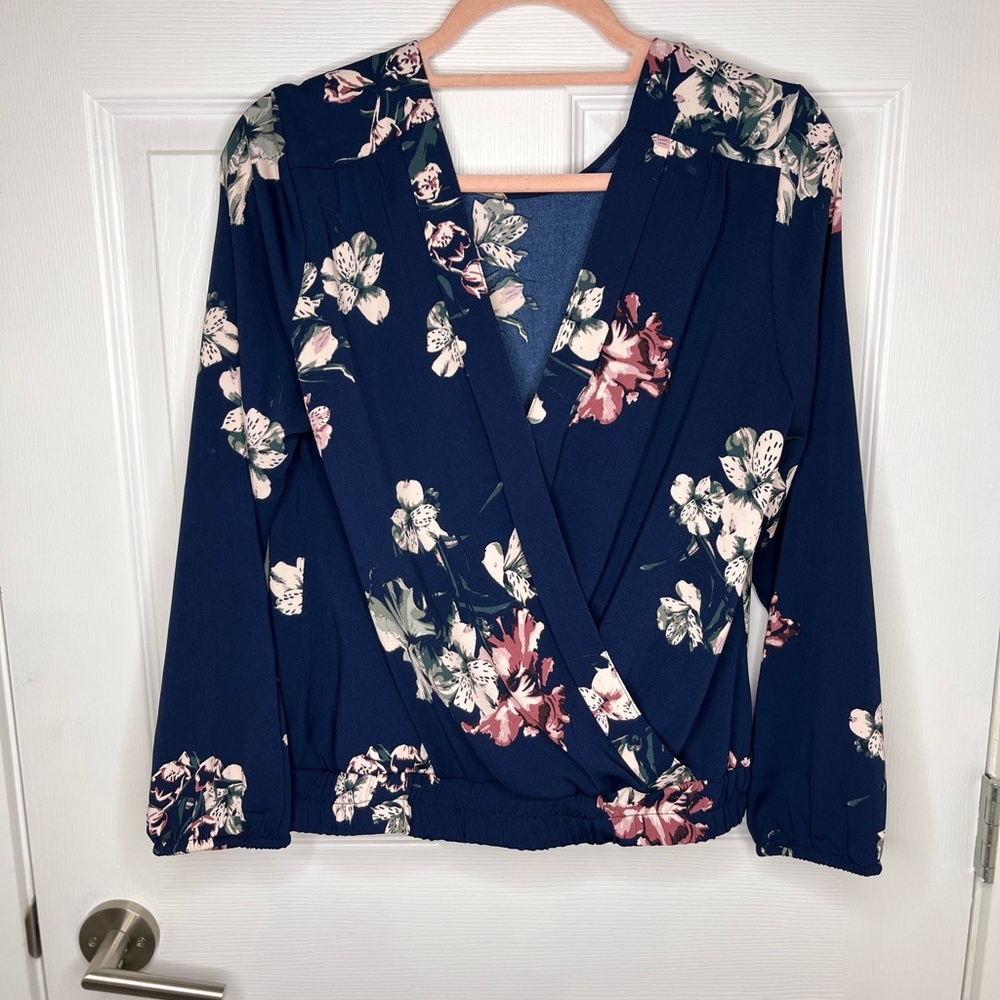 ✨3/$30✨ Navy floral wrap blouse